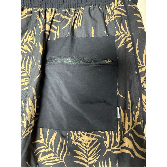 Vuori Trail Shorts - Picture 4 of 5